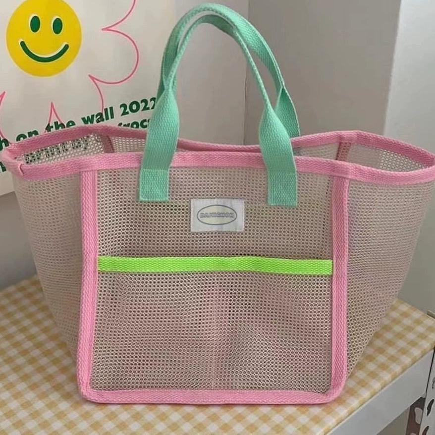 Summer travel bag with lightweight mesh design