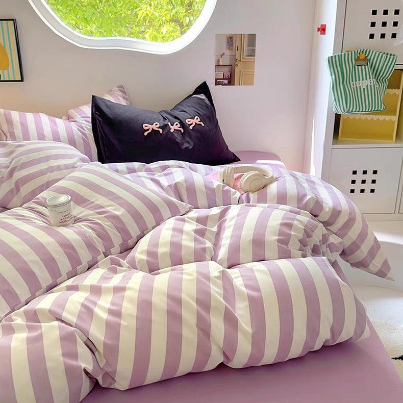 Zoomed-in image showing the texture and quality of the cotton fabric in the bedding set