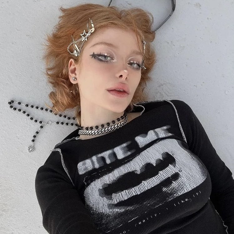 Gothic long sleeve crop top with skull graphic print and splicing design. Y2K streetwear style for women who love vintage punk fashion.