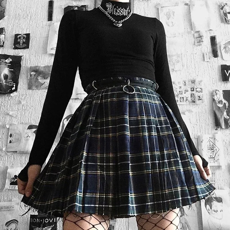 Harajuku-inspired Gothic crop top for women. Black long sleeve turtleneck with vintage letter embroidery for casual and aesthetic looks.