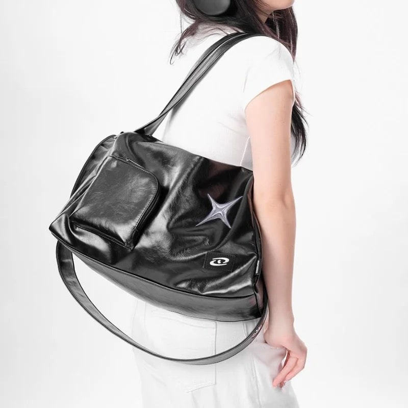 Silver crossbody bag for casual women’s style