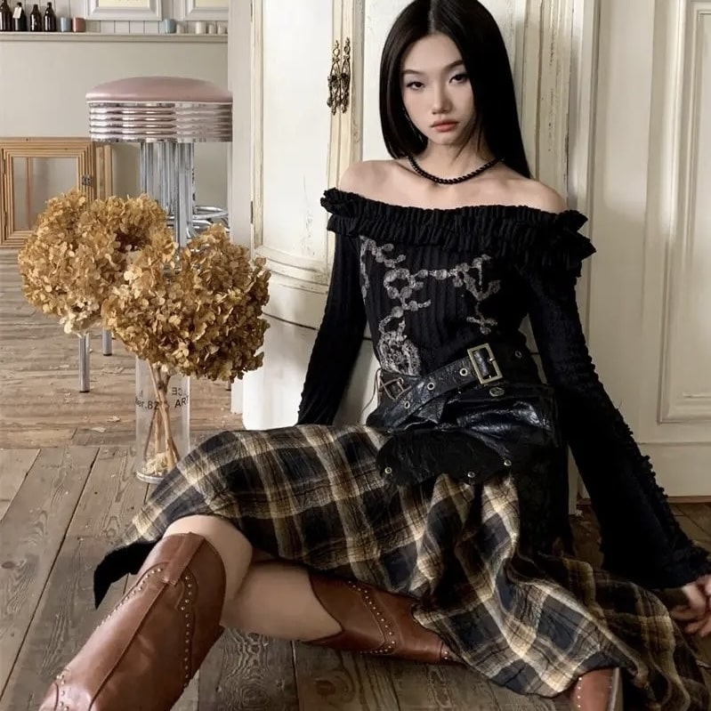 Vintage Y2K knitted pullover with flare sleeves and slash neck. Perfect gothic crop top for wasteland punk-inspired looks.
