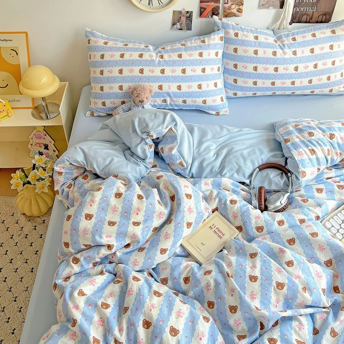 Aesthetic blue teddy bear bedding set with duvet cover, flat sheet, and pillowcases for soft girl bedrooms.
