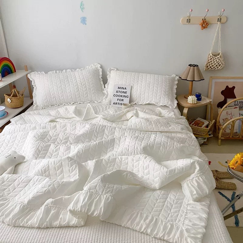 Lightweight ruffle blanket set with soft stitched surface