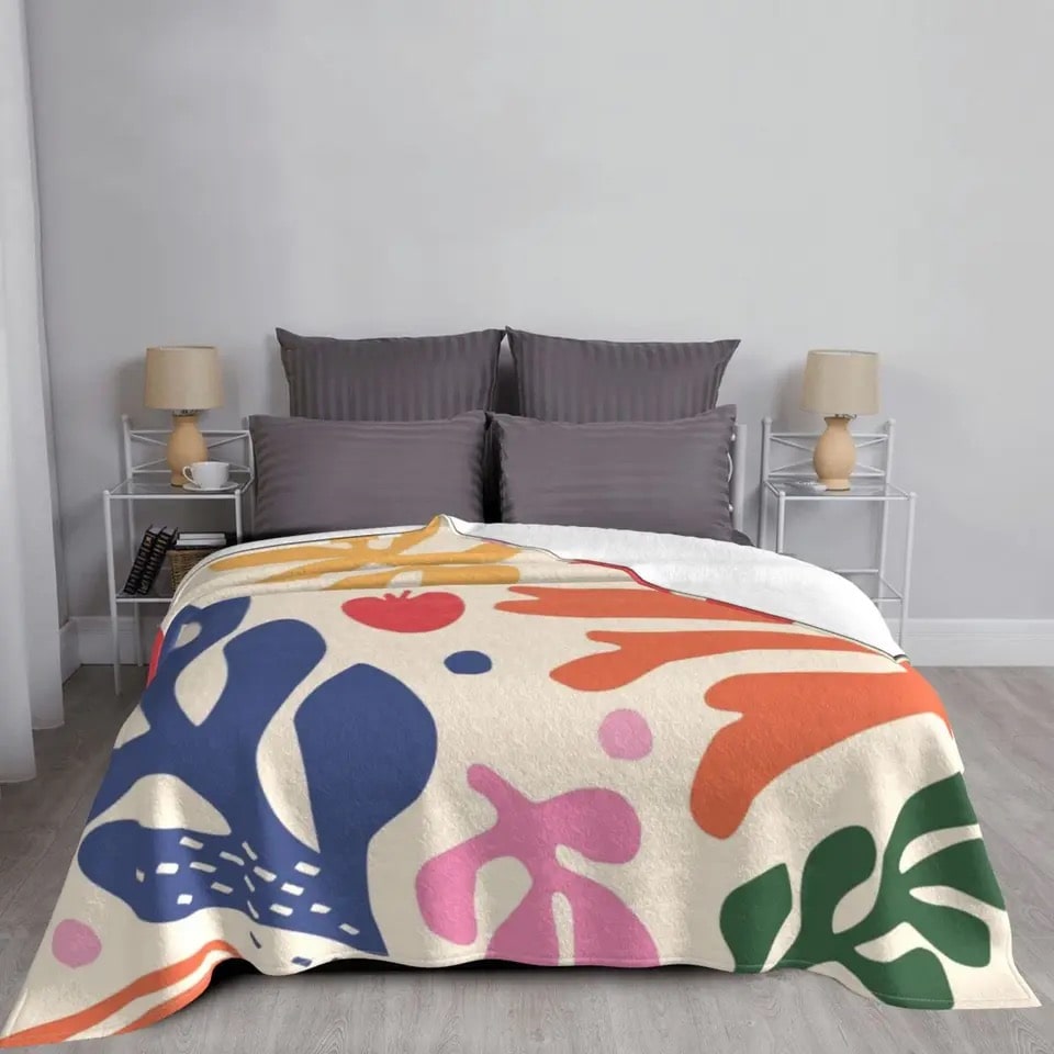 Breathable fleece blanket with plaid design