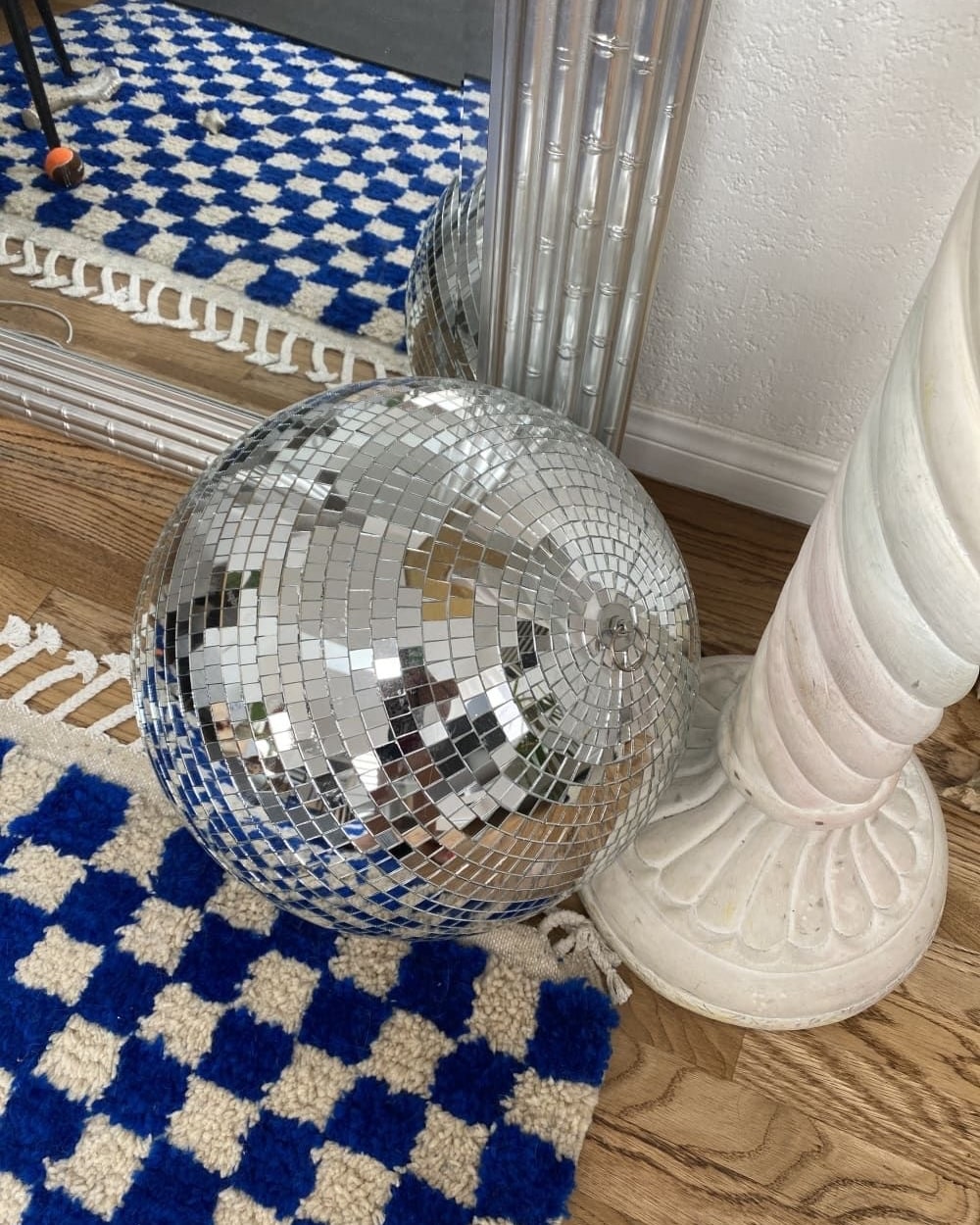 Mirror disco ball with 70s retro style for parties